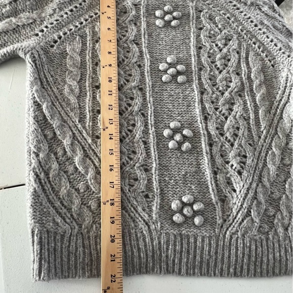 J.Crew Wool Alpaca Blend Cable Knit Pointelle Popcorn Flower Sweater Gray XSmall - Picture 12 of 13
